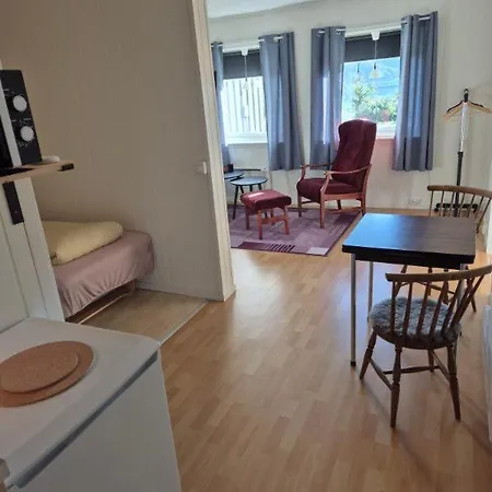 Kjollefjord, Hybelleilighet Med Kjokkenkrok Og Eget Bad *