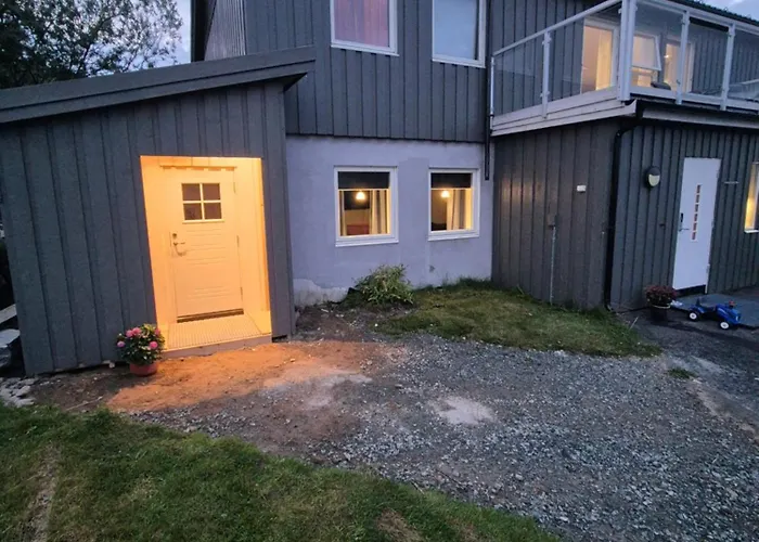Apartment Kjollefjord, Hybelleilighet Med Kjokkenkrok Og Eget Bad *