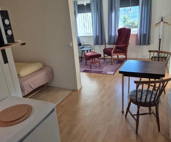 Kjollefjord, Hybelleilighet Med Kjokkenkrok Og Eget Bad *