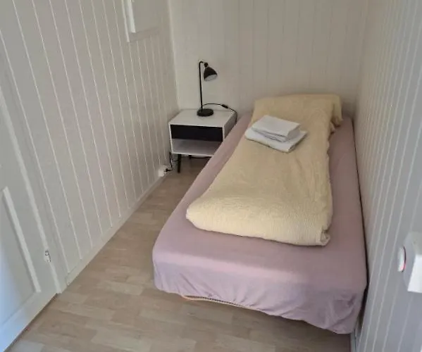 Apartment Kjollefjord, Hybelleilighet Med Kjokkenkrok Og Eget Bad Kjøllefjord