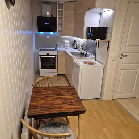 Appartamento Kjollefjord, Hybelleilighet Med Kjokkenkrok Og Eget Bad *